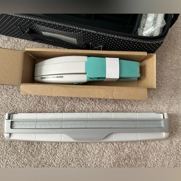 Creative Memories Shape Maker System & Creative Memories Boarder Maker System - Picture 5 of 7